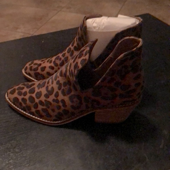 Leopard Booties - Picture 1 of 3